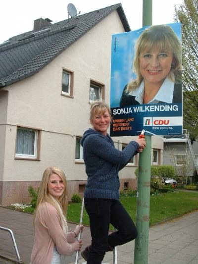 Landtagswahlkampf 2012 - Die ersten Palkate werden aufgehängt!