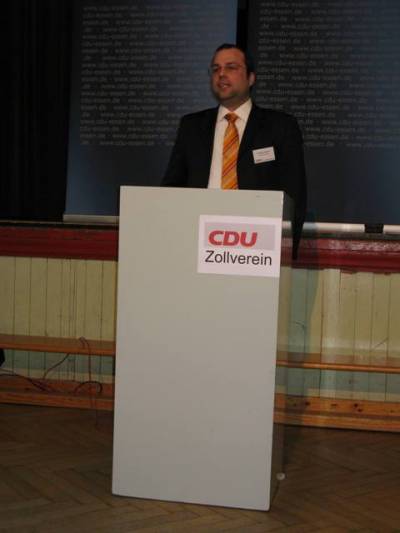 Neujahrsempfang 2012 - Bezirksvorsitzender Thorsten Schoch spricht zur Ehrung der Jubilare