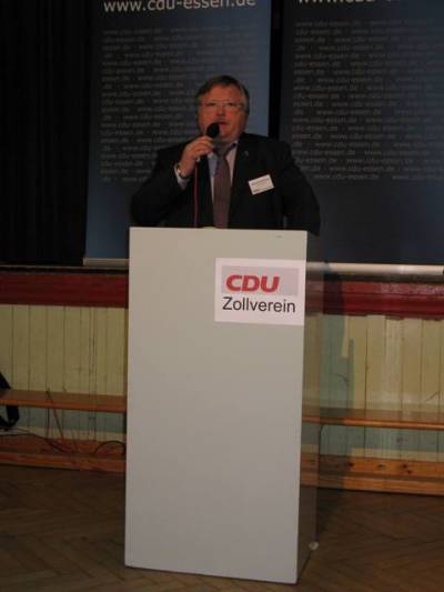 Neujahrsempfang 2012 - Ortsvorsitzender und Ratsherr Siegfried Brandenburg begrüßt die anwesenden Gäste