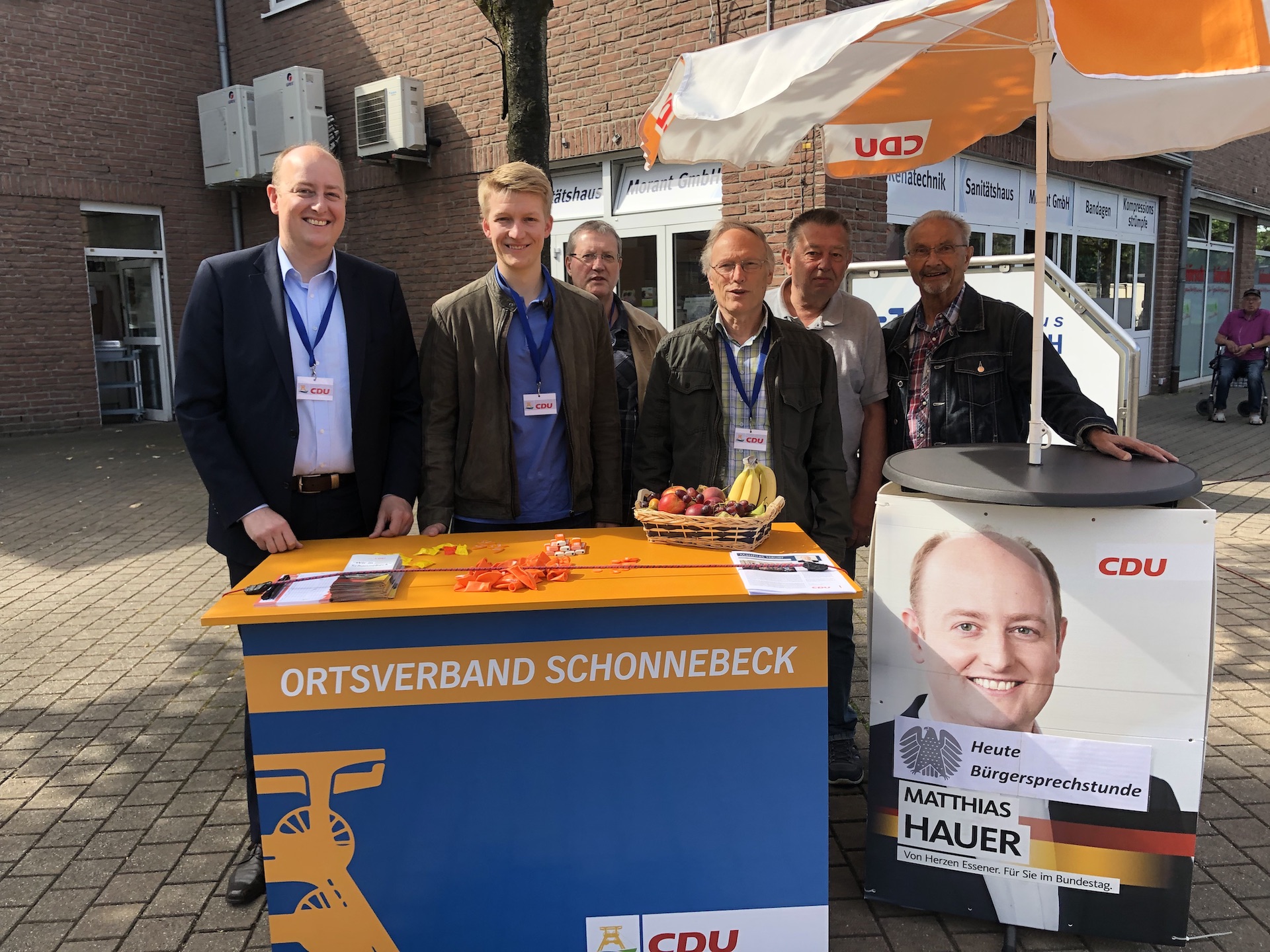Matthias Hauer bei einer Bürgersprechstunde im Jahr 2019 in Schonnebeck. Matthias Hauer bei einer Bürgersprechstunde im Jahr 2019 in Schonnebeck.
